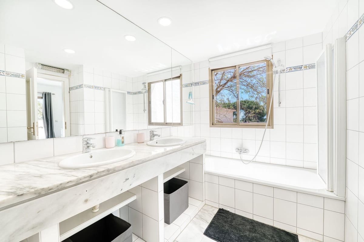 5 soveværelse Penthouse til salg i Elviria med swimmingpool - € 990.000 (Ref: 8722717)