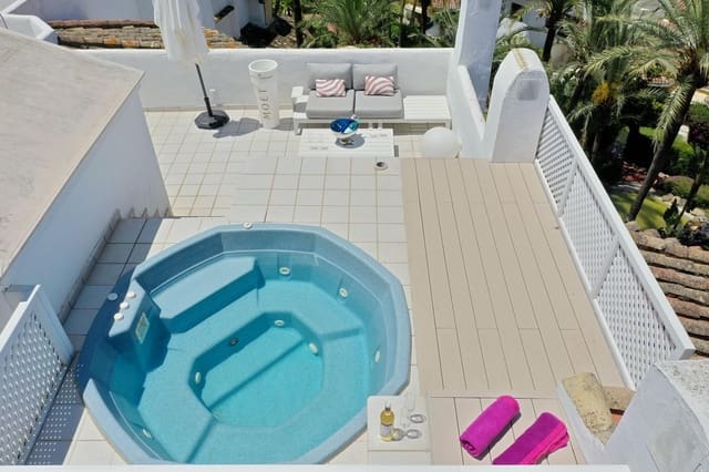 5 bedroom Penthouse for sale in Elviria, Marbella with pool - € 990,000 (Ref: 8722717)