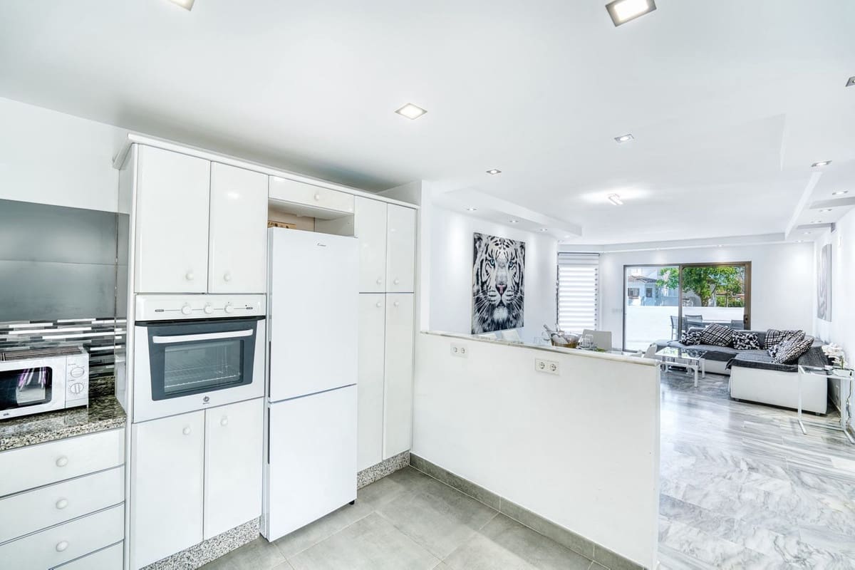 4 soverom Penthouse til salgs i Elviria med svømmebasseng - € 1 020 000 (Ref: 8722718)