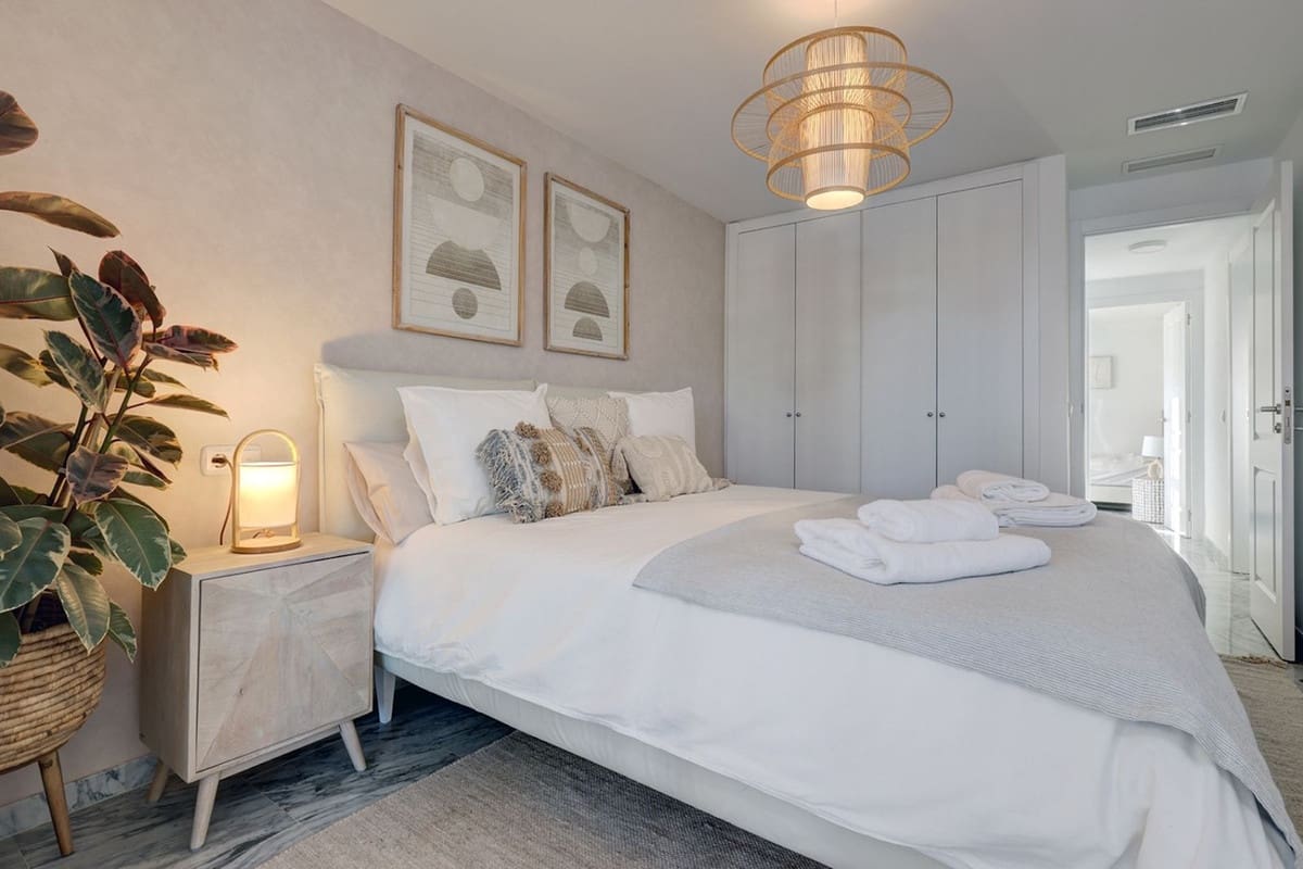 4 soveværelse Penthouse til salg i Bahia de Marbella med swimmingpool - € 849.000 (Ref: 8722728)