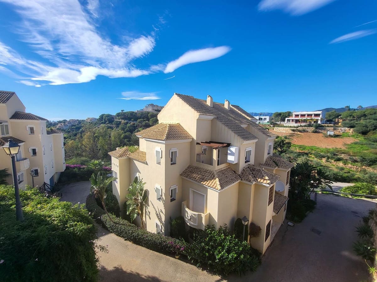 2 soveværelse Lejlighed til salg i Elviria med swimmingpool - € 359.000 (Ref: 8722732)