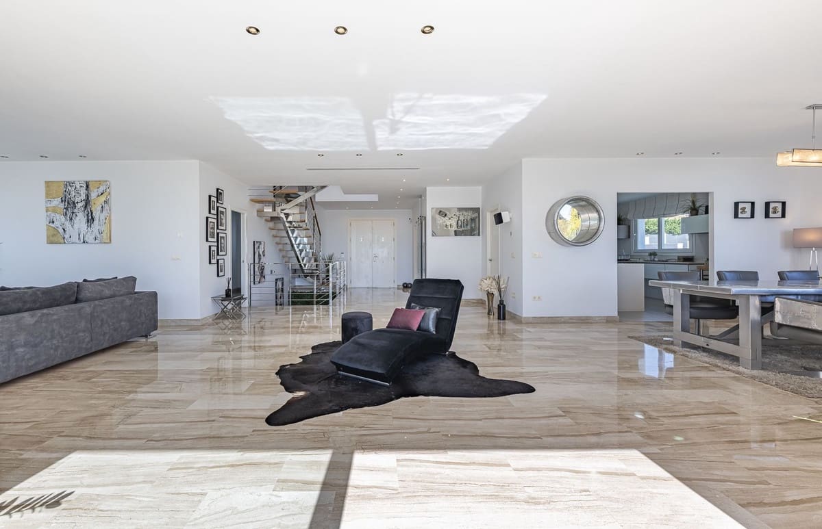 5 soveværelse Villa til salg i El Rosario med swimmingpool - € 2.350.000 (Ref: 8722800)