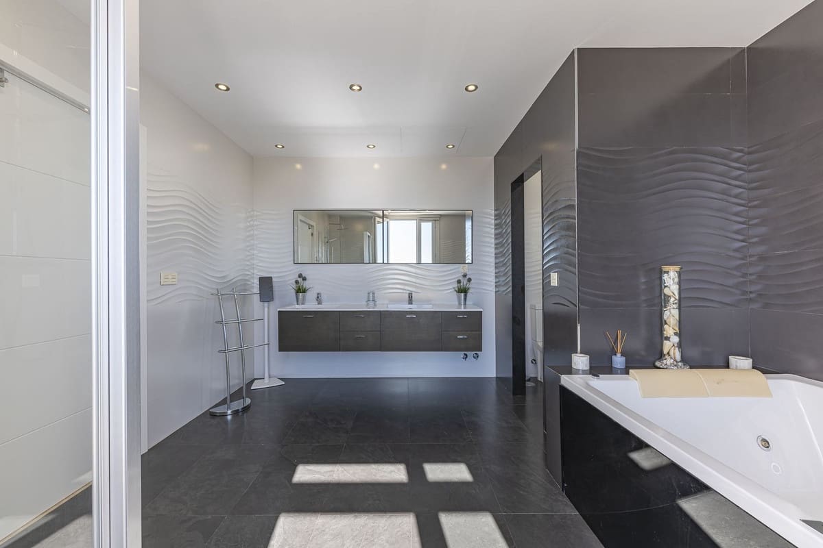 5 soveværelse Villa til salg i El Rosario med swimmingpool - € 2.350.000 (Ref: 8722800)