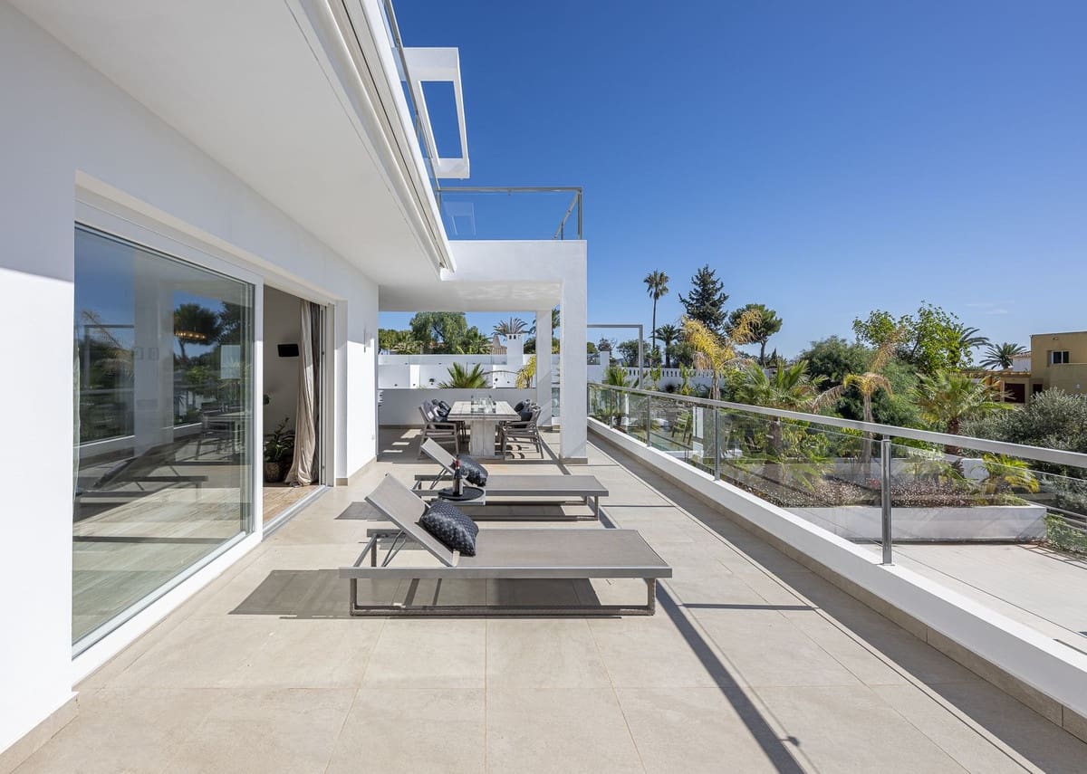 5 soveværelse Villa til salg i El Rosario med swimmingpool - € 2.350.000 (Ref: 8722800)