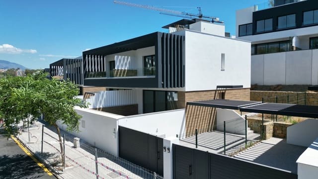 3 soverom Hus til salgs i Nueva Atalaya, Estepona med svømmebasseng - € 775 000 (Ref: 8722840)