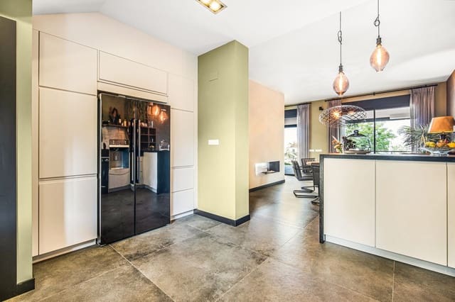 3 sypialnia Apartament na sprzedaż w Río Real, Marbella z basenem - 1 300 000 € (Ref: 8722932)