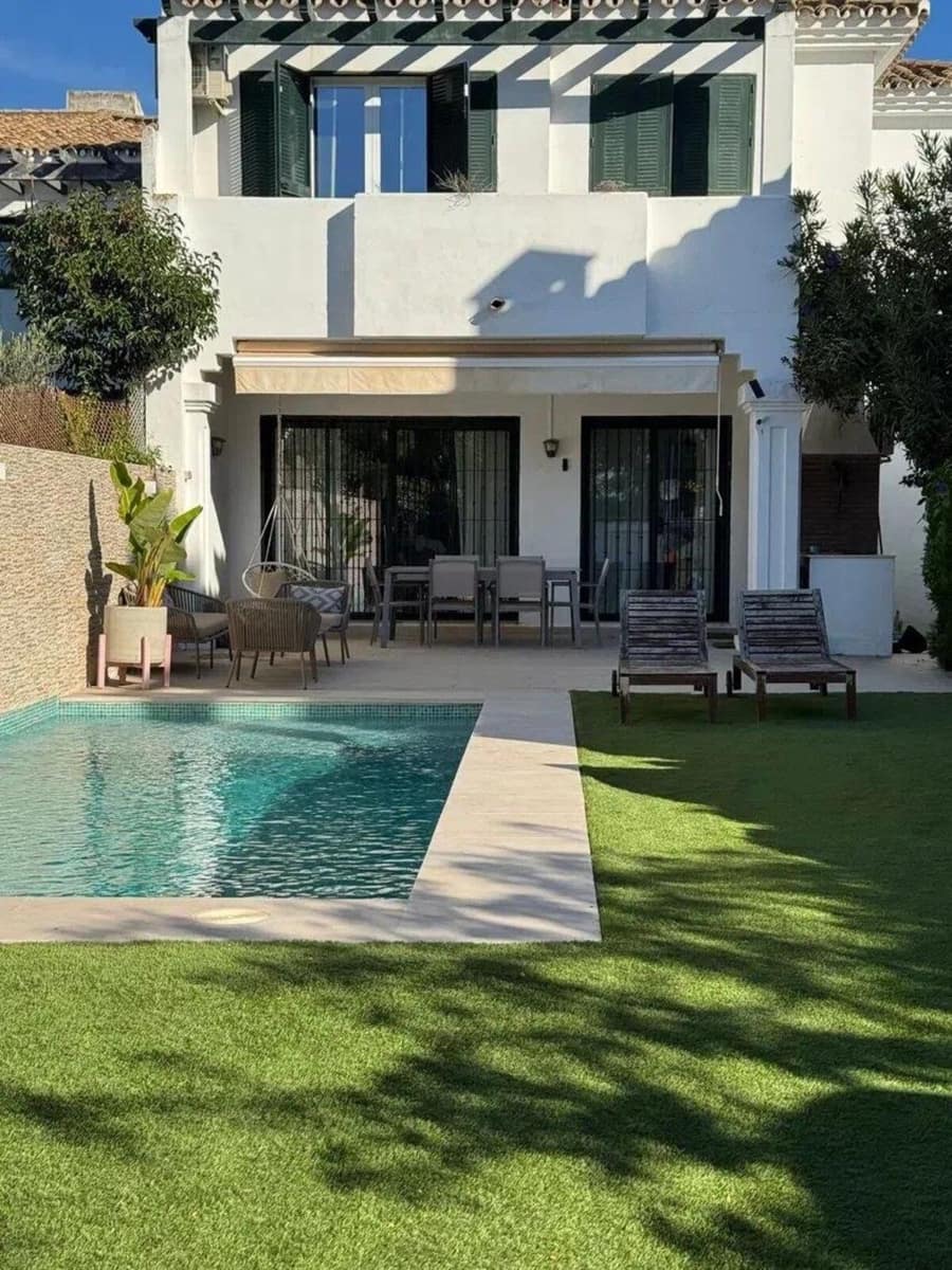 3 soveværelse Byhus til salg i San Pedro de Alcantara med swimmingpool - € 1.475.000 (Ref: 8724645)