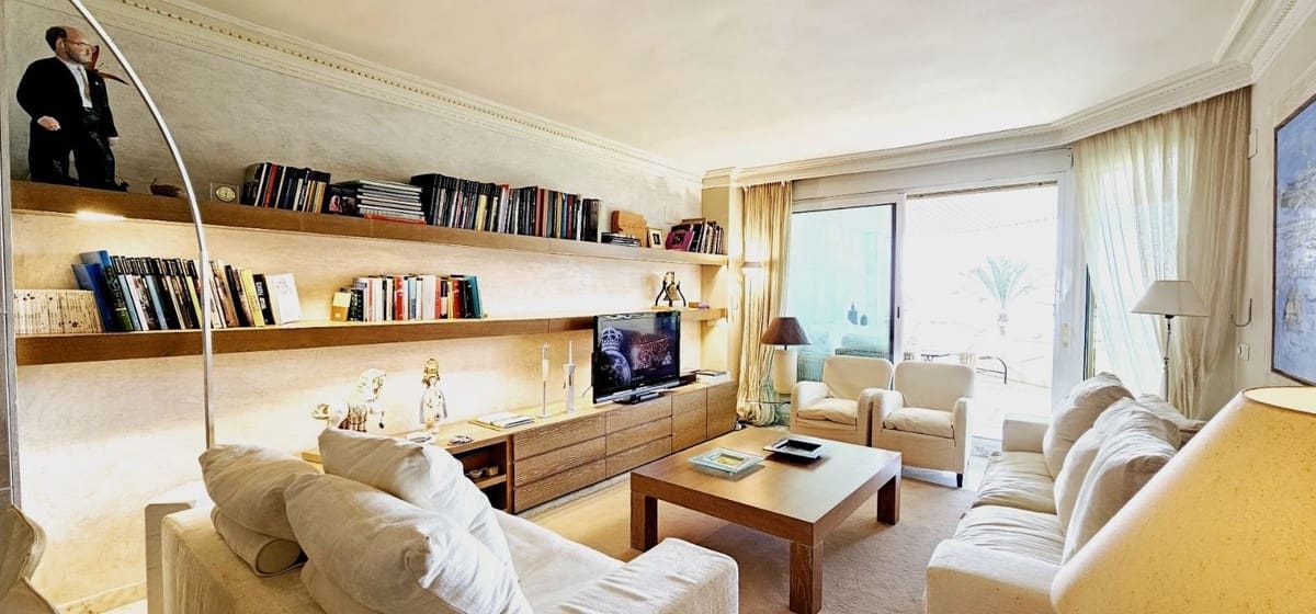 2 soveværelse Lejlighed til salg i Golden Mile med swimmingpool - € 1.929.000 (Ref: 8724656)