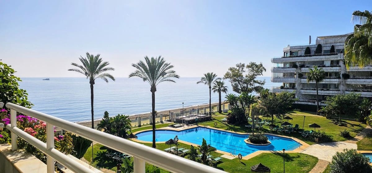 2 soveværelse Lejlighed til salg i Golden Mile med swimmingpool - € 1.929.000 (Ref: 8724656)