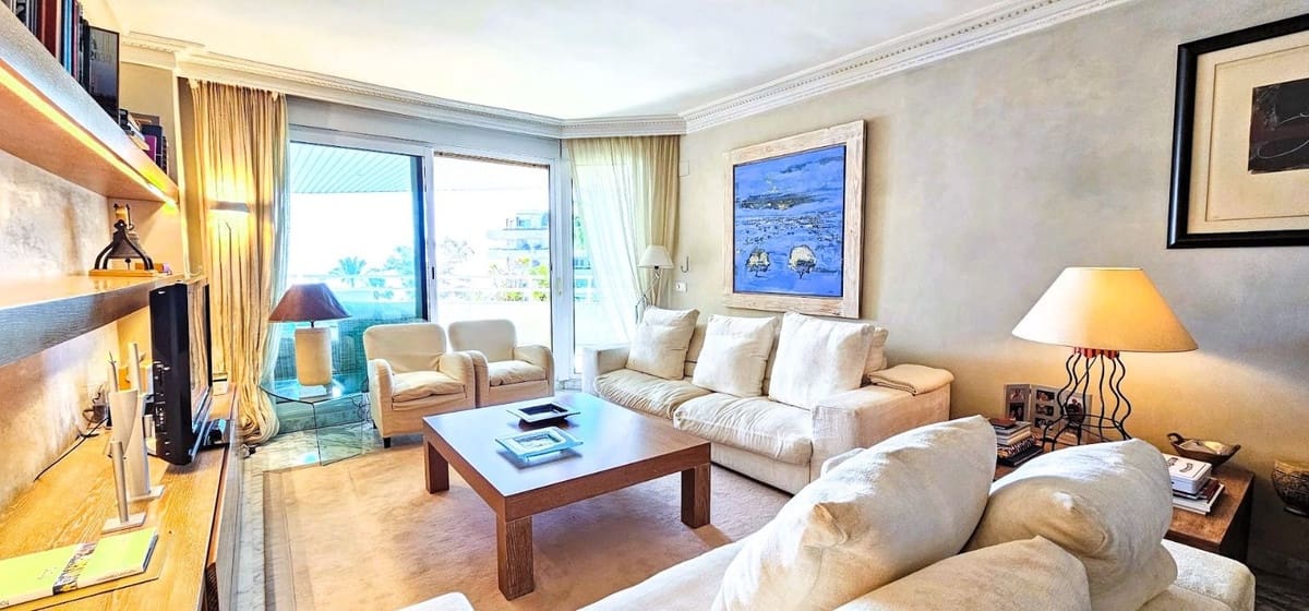 2 soveværelse Lejlighed til salg i Golden Mile med swimmingpool - € 1.929.000 (Ref: 8724656)