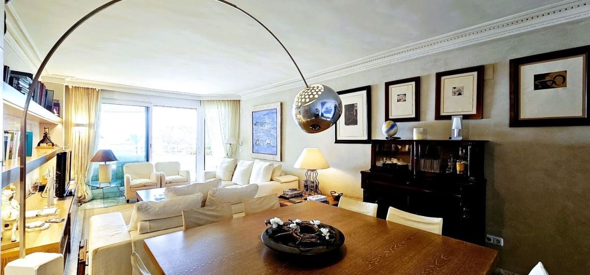 2 soveværelse Lejlighed til salg i Golden Mile med swimmingpool - € 1.929.000 (Ref: 8724656)