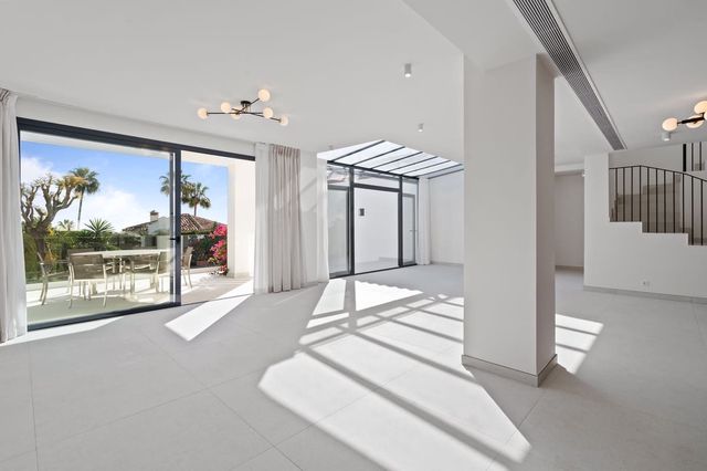 4 soverom Villa til salgs i Elviria, Marbella med svømmebasseng garasje - € 2 090 000 (Ref: 8781845)