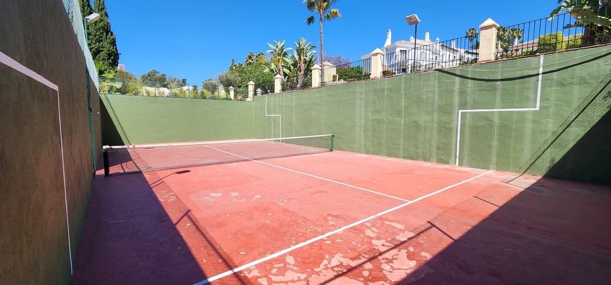 6 soveværelse Byhus til salg i Golden Mile med swimmingpool - € 1.600.000 (Ref: 8822672)