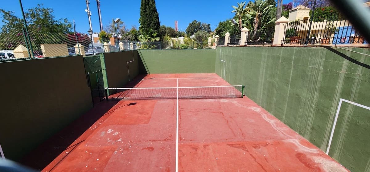 6 soveværelse Byhus til salg i Golden Mile med swimmingpool - € 1.600.000 (Ref: 8822672)