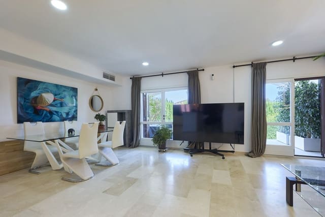 6 makuuhuone Omakotitalo myytävänä paikassa La Carolina - Guadalpín, Marbella mukana uima-altaan - 1 600 000 € (Ref: 8822672)