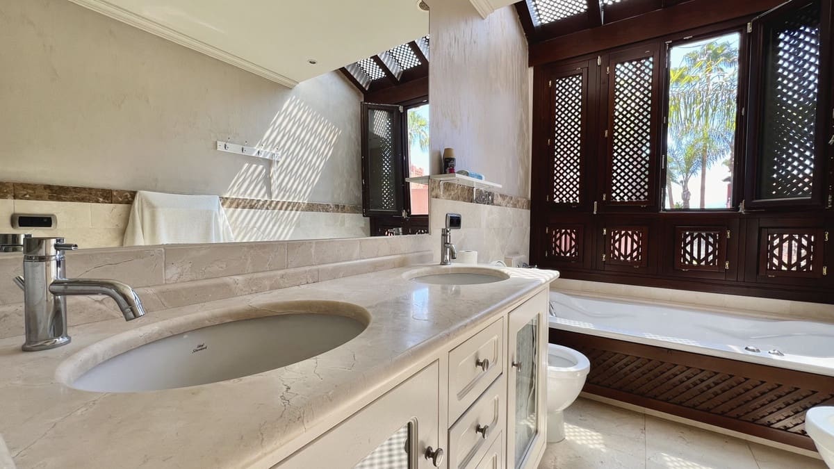 3 sovrum Hus till salu i Golden Mile med pool - 1 370 000 € (Ref: 8845598)