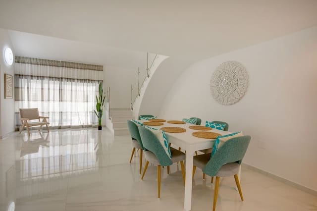 3 soveværelse Villa til salg i Parque Central, Estepona - € 1.200.000 (Ref: 8860801)