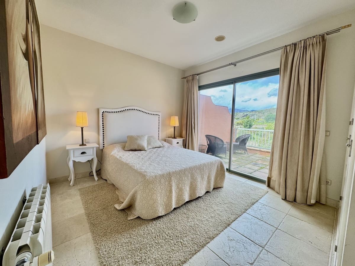 3 soveværelse Penthouse til salg i Los Flamingos med swimmingpool - € 1.150.000 (Ref: 8880270)