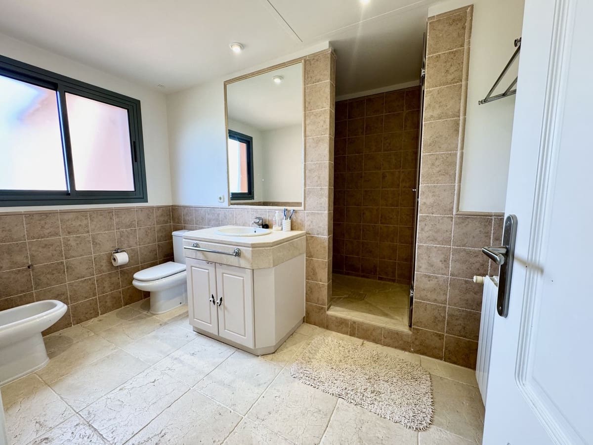 3 soveværelse Penthouse til salg i Los Flamingos med swimmingpool - € 1.150.000 (Ref: 8880270)