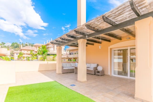 3 soverom Penthouse til salgs i Puerto Banus, Marbella med svømmebasseng - € 1 100 000 (Ref: 8880278)