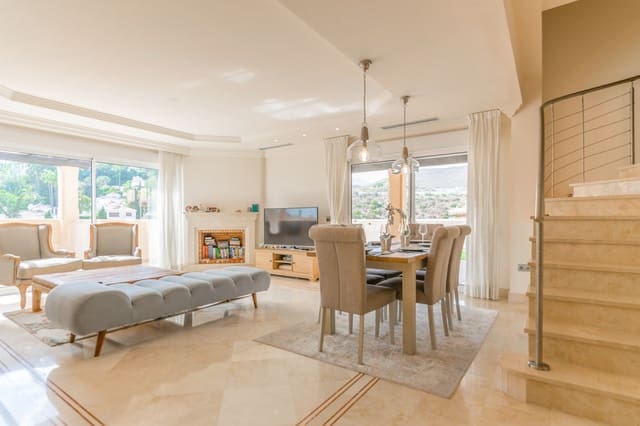 3 soverom Penthouse til salgs i Puerto Banus, Marbella med svømmebasseng - € 1 100 000 (Ref: 8880278)