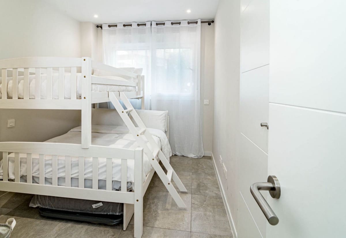 3 sypialnia Apartament na sprzedaż w Marbella z basenem - 750 000 € (Ref: 8880292)