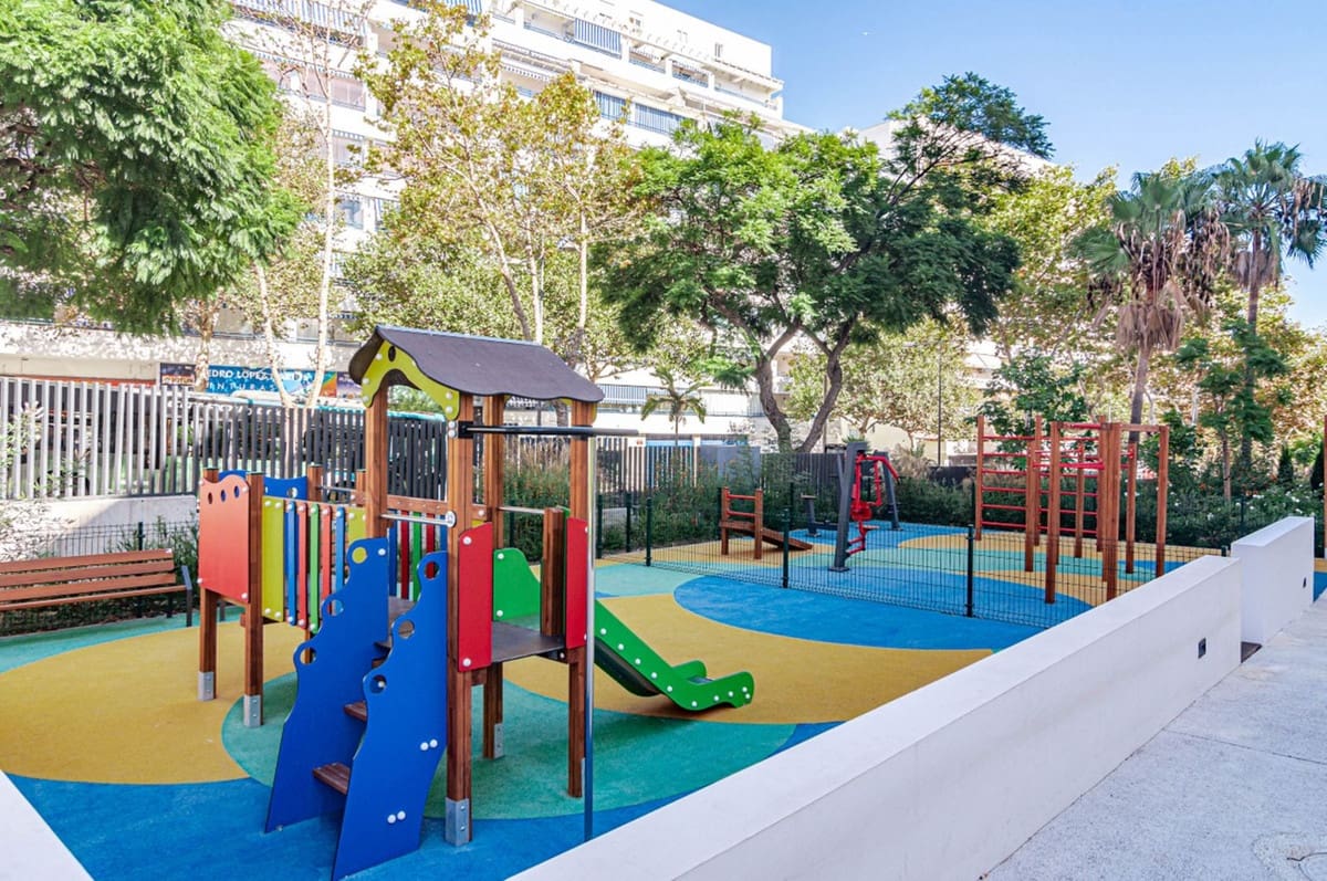 3 sypialnia Apartament na sprzedaż w Marbella z basenem - 750 000 € (Ref: 8880292)