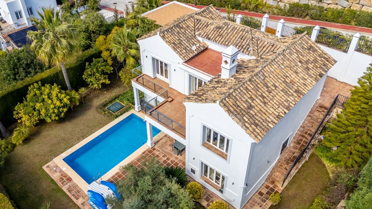 4 soveværelse Villa til salg i Istan med swimmingpool - € 1.550.000 (Ref: 8891316)