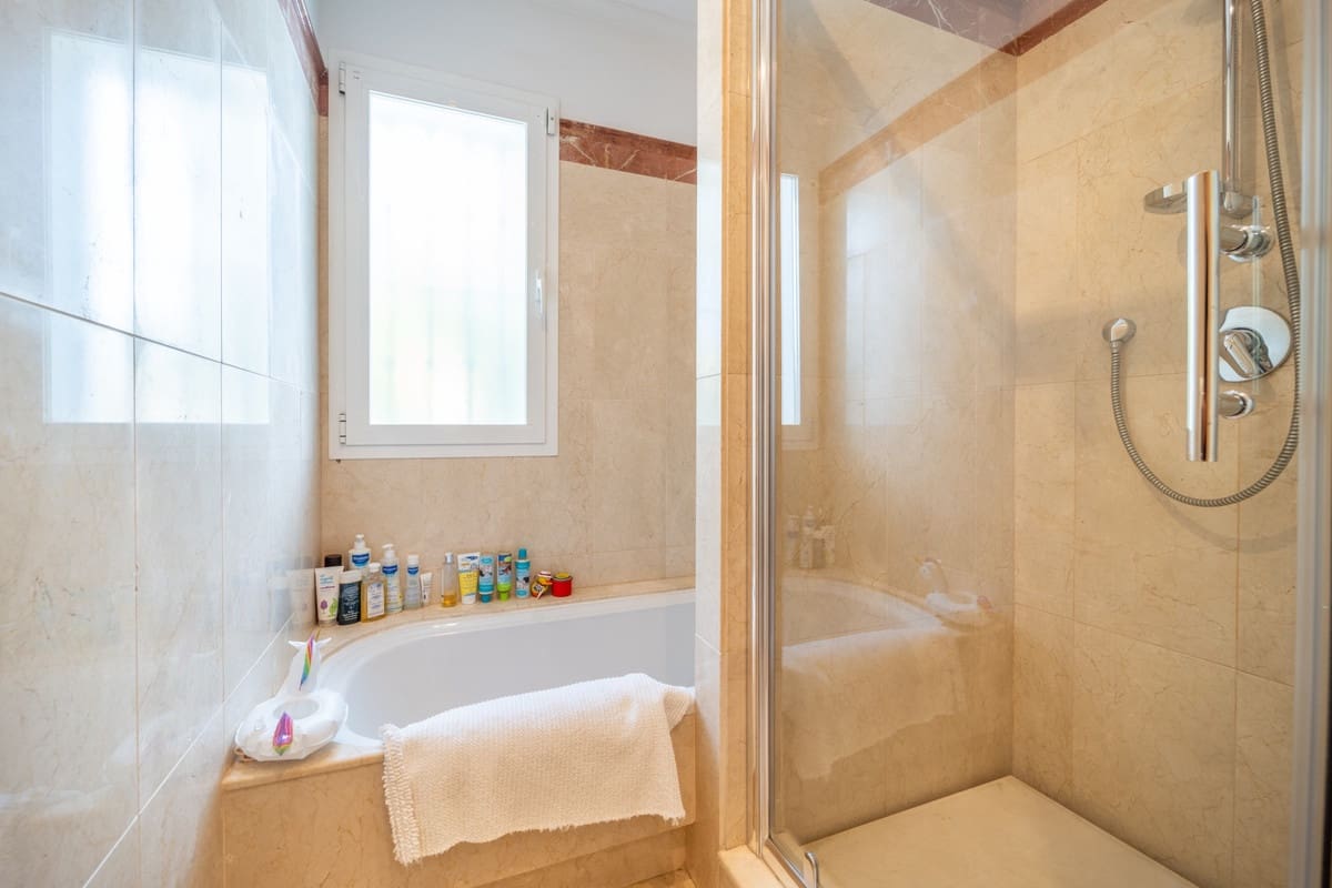 4 soveværelse Villa til salg i Istan med swimmingpool - € 1.550.000 (Ref: 8891316)