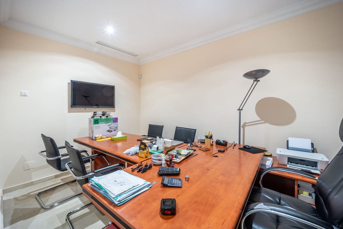 4 soveværelse Villa til salg i Istan med swimmingpool - € 1.550.000 (Ref: 8891316)