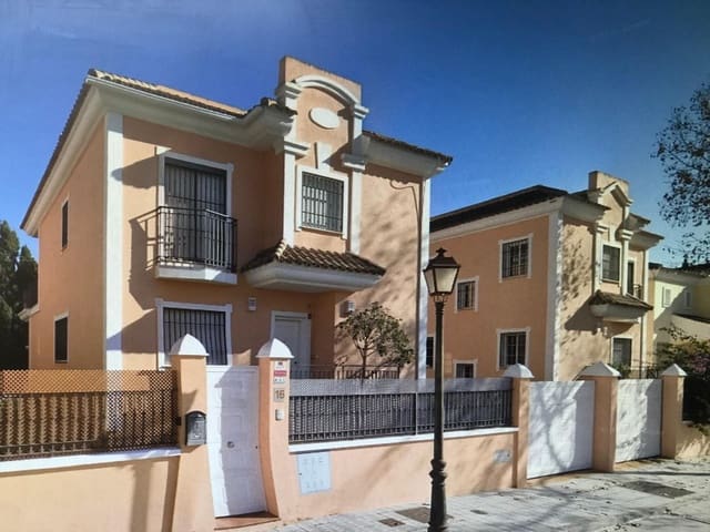 5 soveværelse Villa til salg i El Rosario, Marbella med swimmingpool - € 1.100.000 (Ref: 8893345)