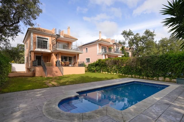 5 soveværelse Villa til salg i El Rosario, Marbella med swimmingpool - € 1.100.000 (Ref: 8893345)