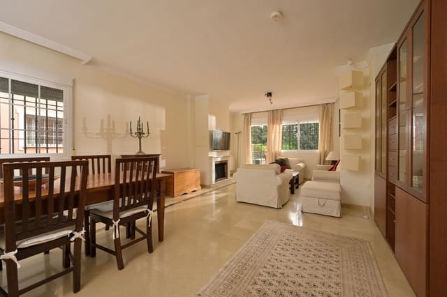 5 sypialnia Willa na sprzedaż w El Rosario, Marbella z basenem - 1 100 000 € (Ref: 8893345)