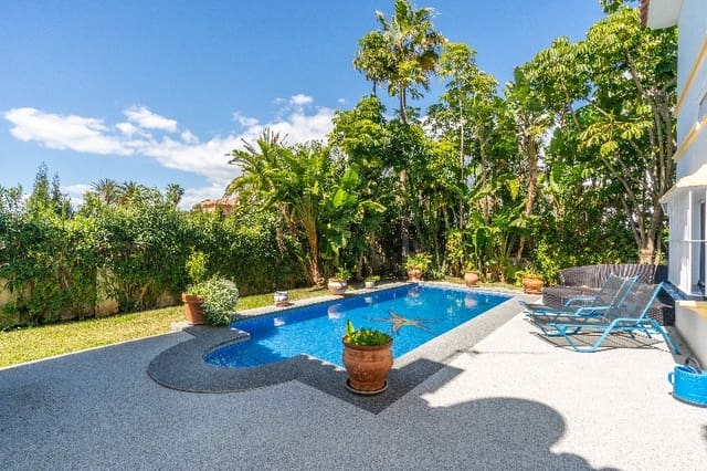 3 soveværelse Villa til salg i Marbesa, Marbella med swimmingpool - € 1.695.000 (Ref: 8916201)