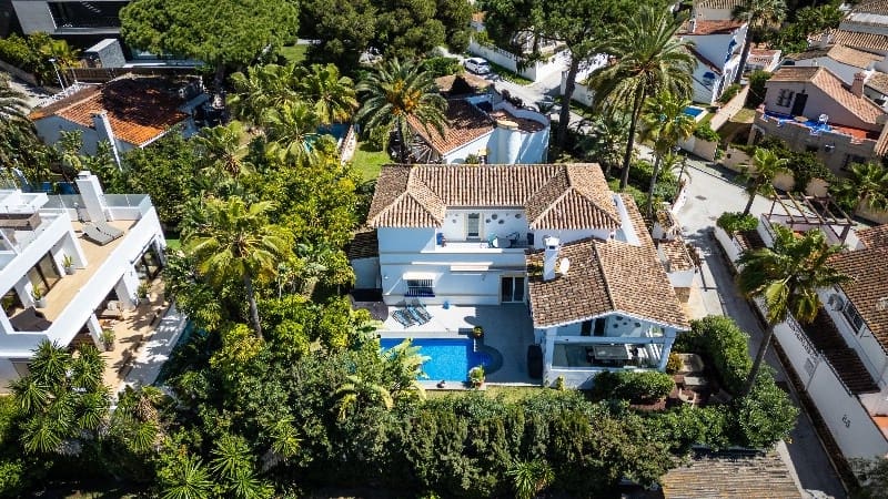 3 soveværelse Villa til salg i Marbesa med swimmingpool - € 1.695.000 (Ref: 8916201)