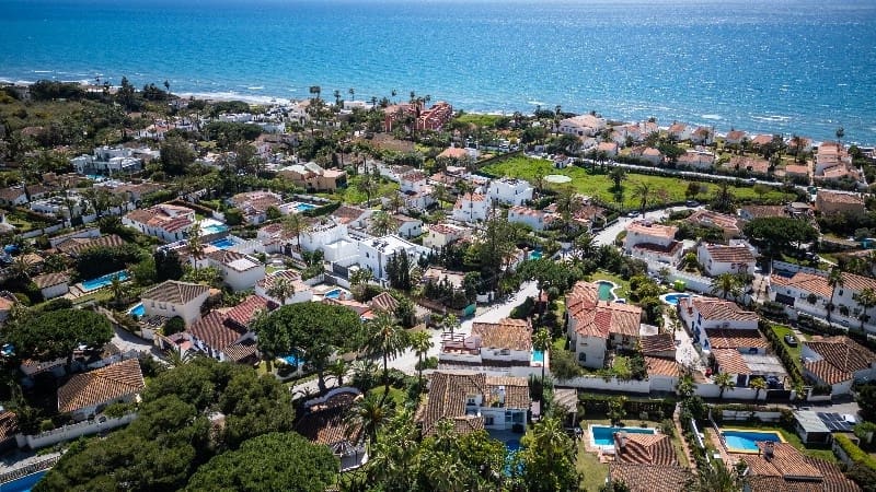 3 soveværelse Villa til salg i Marbesa med swimmingpool - € 1.695.000 (Ref: 8916201)