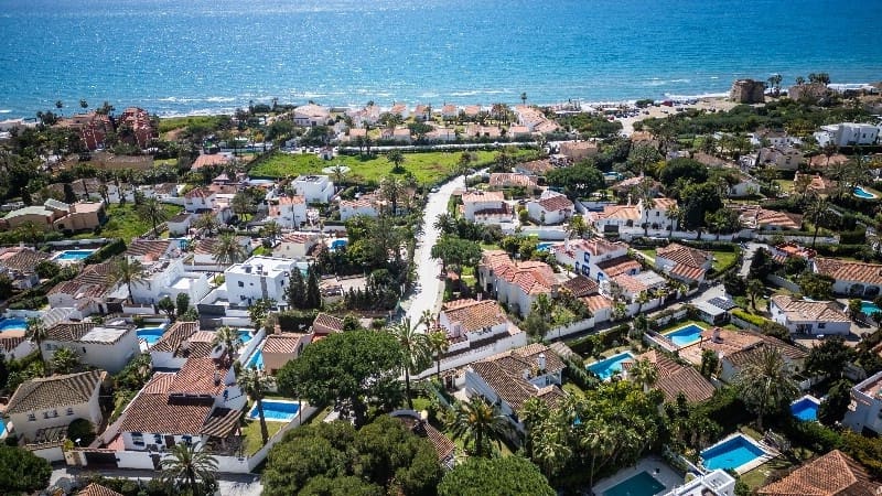 3 soveværelse Villa til salg i Marbesa med swimmingpool - € 1.695.000 (Ref: 8916201)