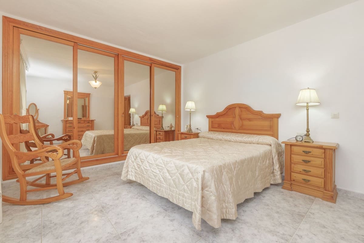 3 soveværelse Villa til salg i Las Chapas med swimmingpool - € 970.000 (Ref: 8916210)