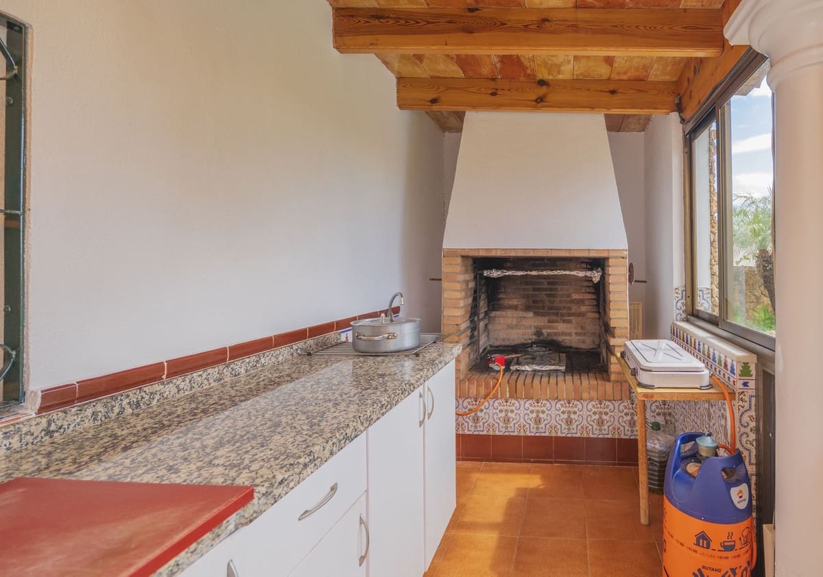 3 soveværelse Villa til salg i Las Chapas med swimmingpool - € 970.000 (Ref: 8916210)