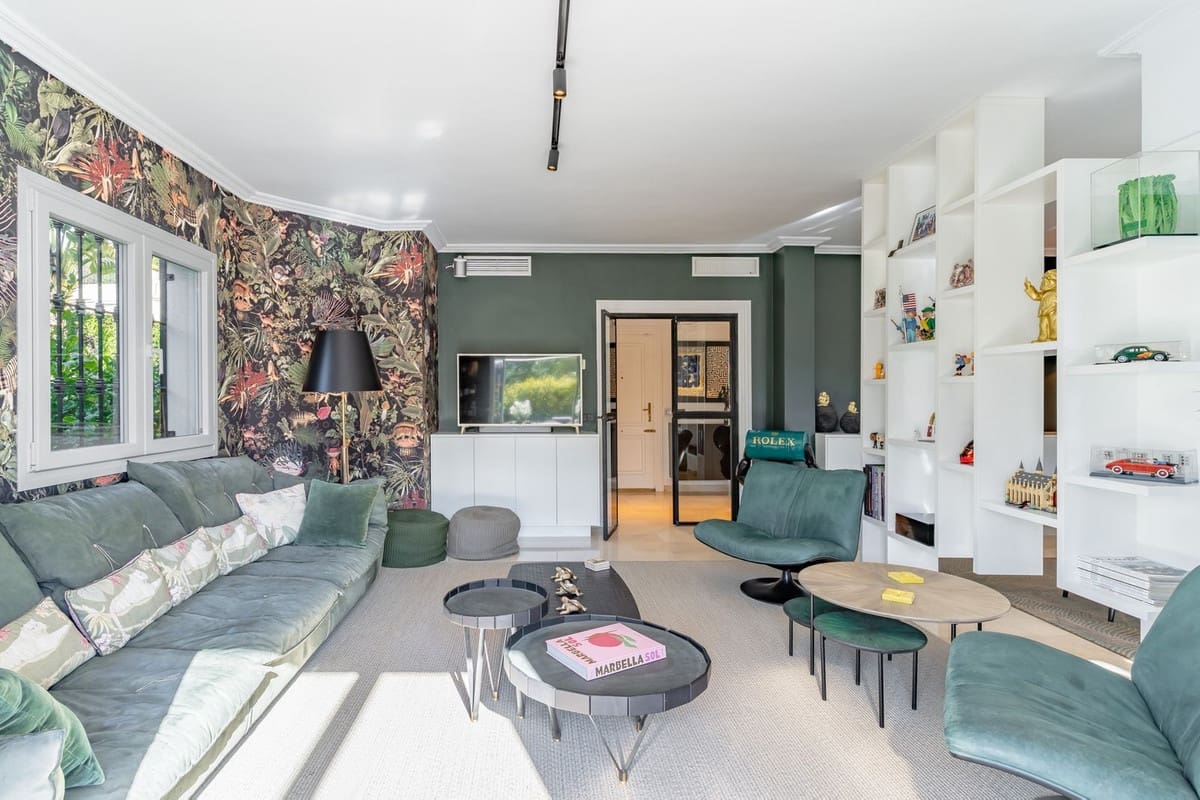 3 soveværelse Byhus til salg i La Quinta med swimmingpool - € 1.100.000 (Ref: 8916235)