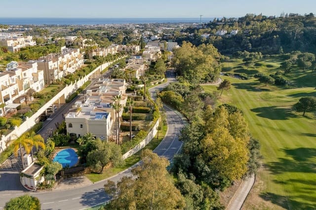 Casa de 3 habitaciones en La Quinta, Benahavís en venta con piscina - 1.100.000 € (Ref: 8916235)