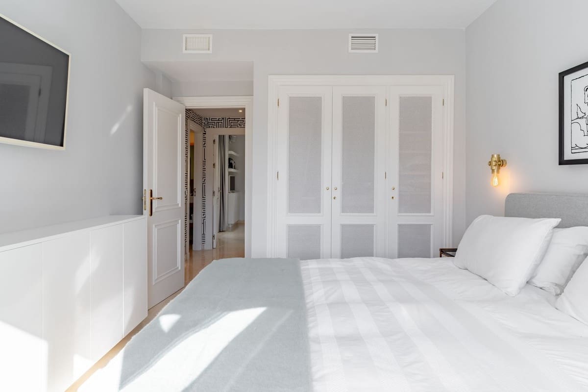 3 soveværelse Byhus til salg i La Quinta med swimmingpool - € 1.100.000 (Ref: 8916235)