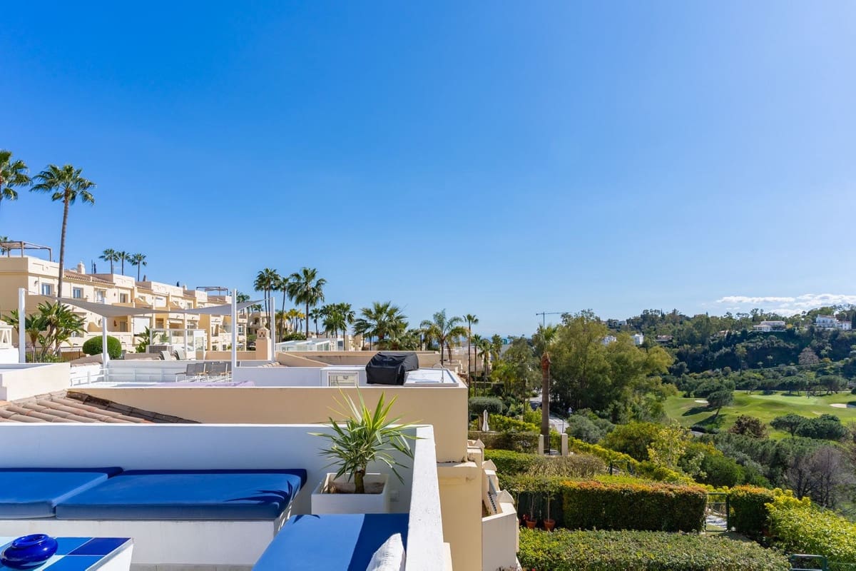 3 soveværelse Byhus til salg i La Quinta med swimmingpool - € 1.100.000 (Ref: 8916235)