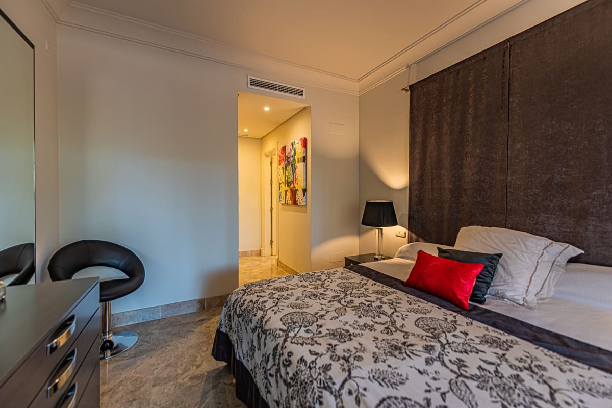 3 soveværelse Lejlighed til salg i Nueva Andalucia med swimmingpool - € 750.000 (Ref: 8930047)