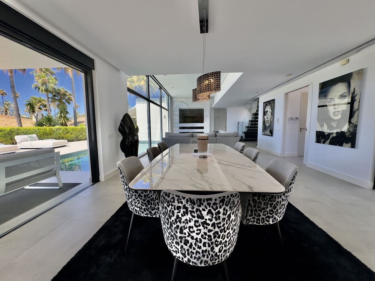 4 soveværelse Villa til salg i Los Monteros med swimmingpool - € 5.400.000 (Ref: 8930066)