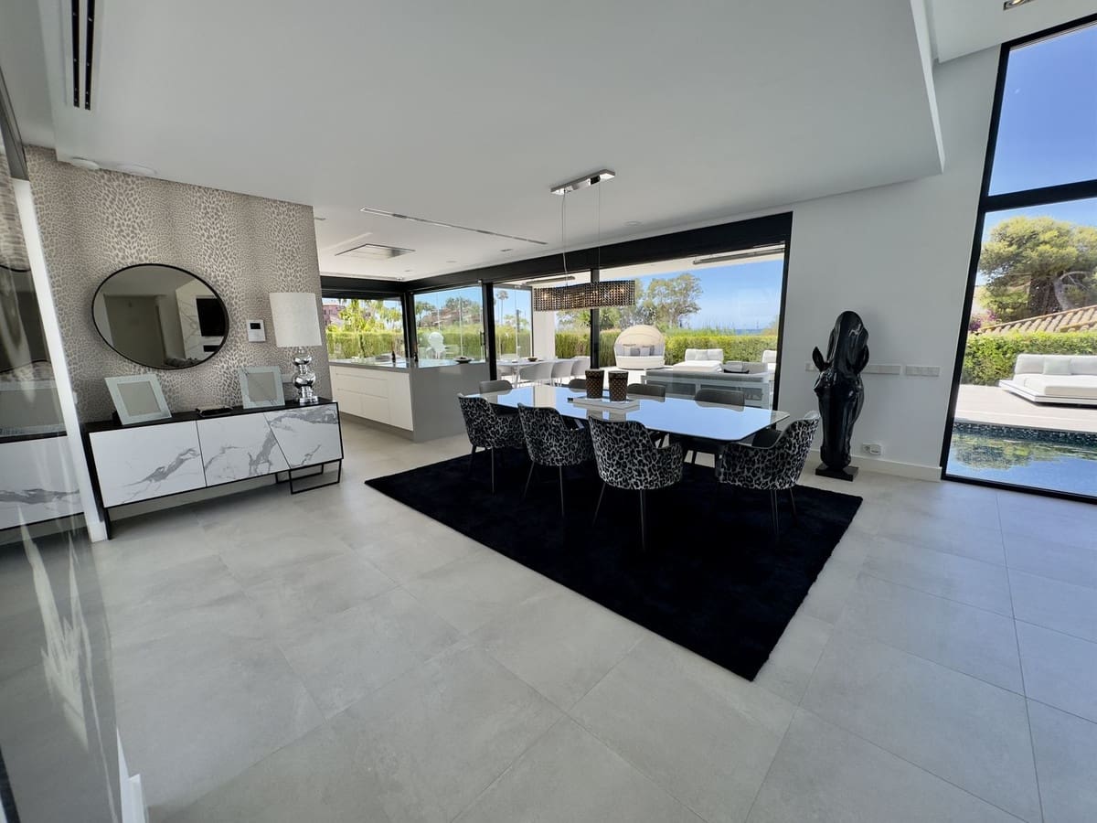 4 soveværelse Villa til salg i Los Monteros med swimmingpool - € 5.400.000 (Ref: 8930066)