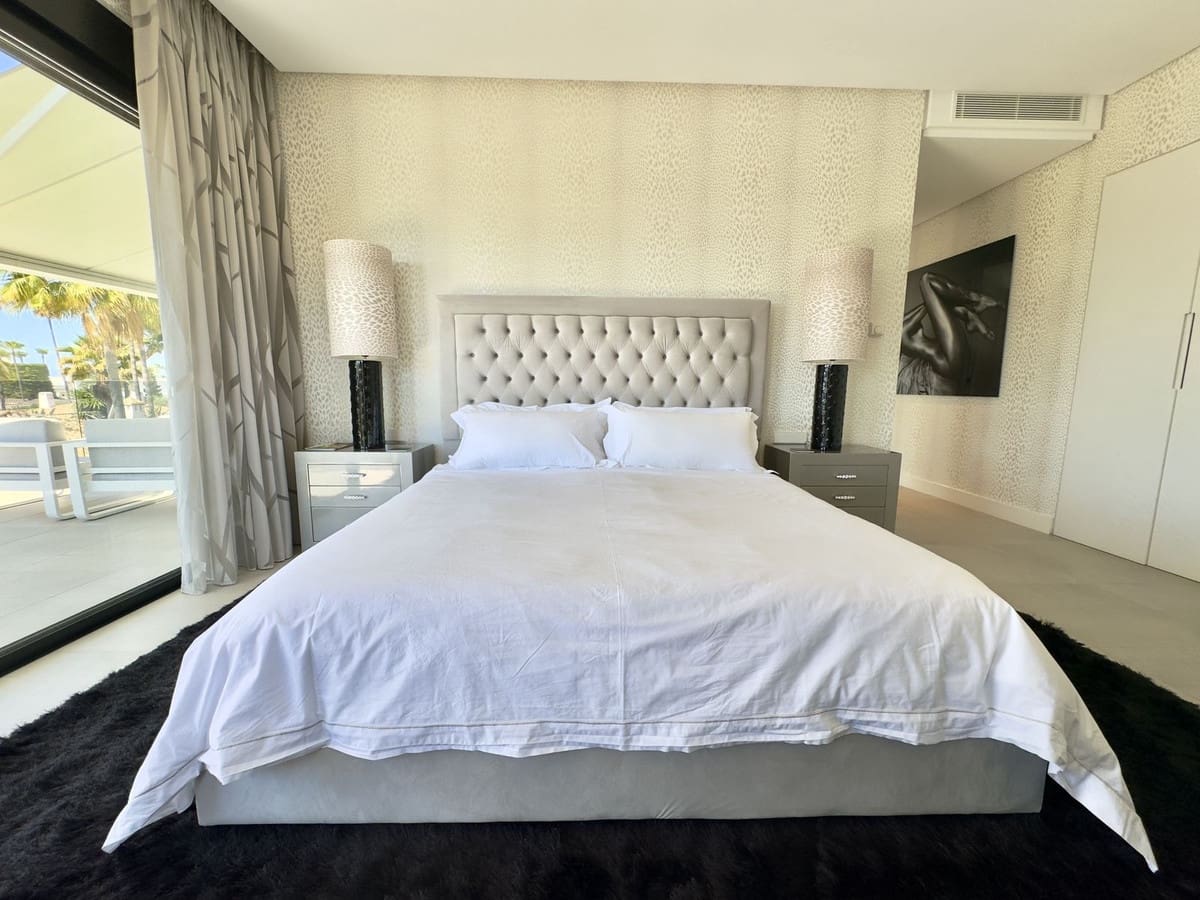 4 soveværelse Villa til salg i Los Monteros med swimmingpool - € 5.400.000 (Ref: 8930066)