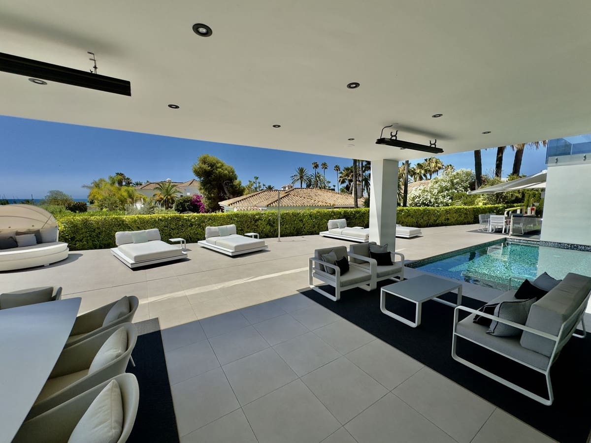 4 soveværelse Villa til salg i Los Monteros med swimmingpool - € 5.400.000 (Ref: 8930066)