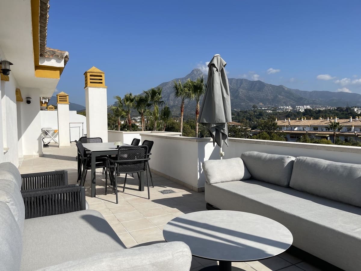 2 soveværelse Penthouse til salg i Nueva Andalucia med swimmingpool - € 550.000 (Ref: 8938950)