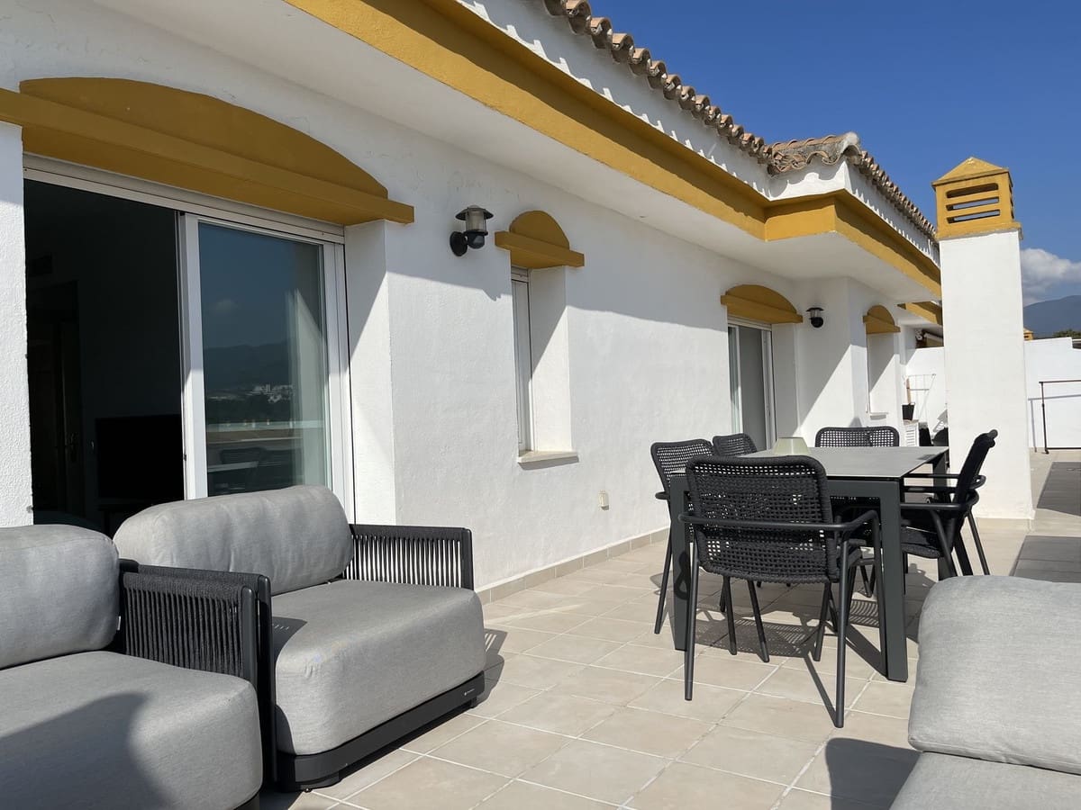 2 soveværelse Penthouse til salg i Nueva Andalucia med swimmingpool - € 550.000 (Ref: 8938950)